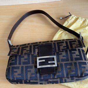 NEW Authentic Fendi Vintage Baguette BAG